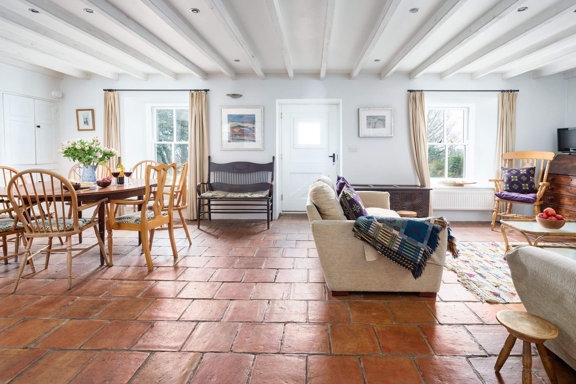 Be captivated by many traditional features amongst contemporary comforts and space for everyone. 