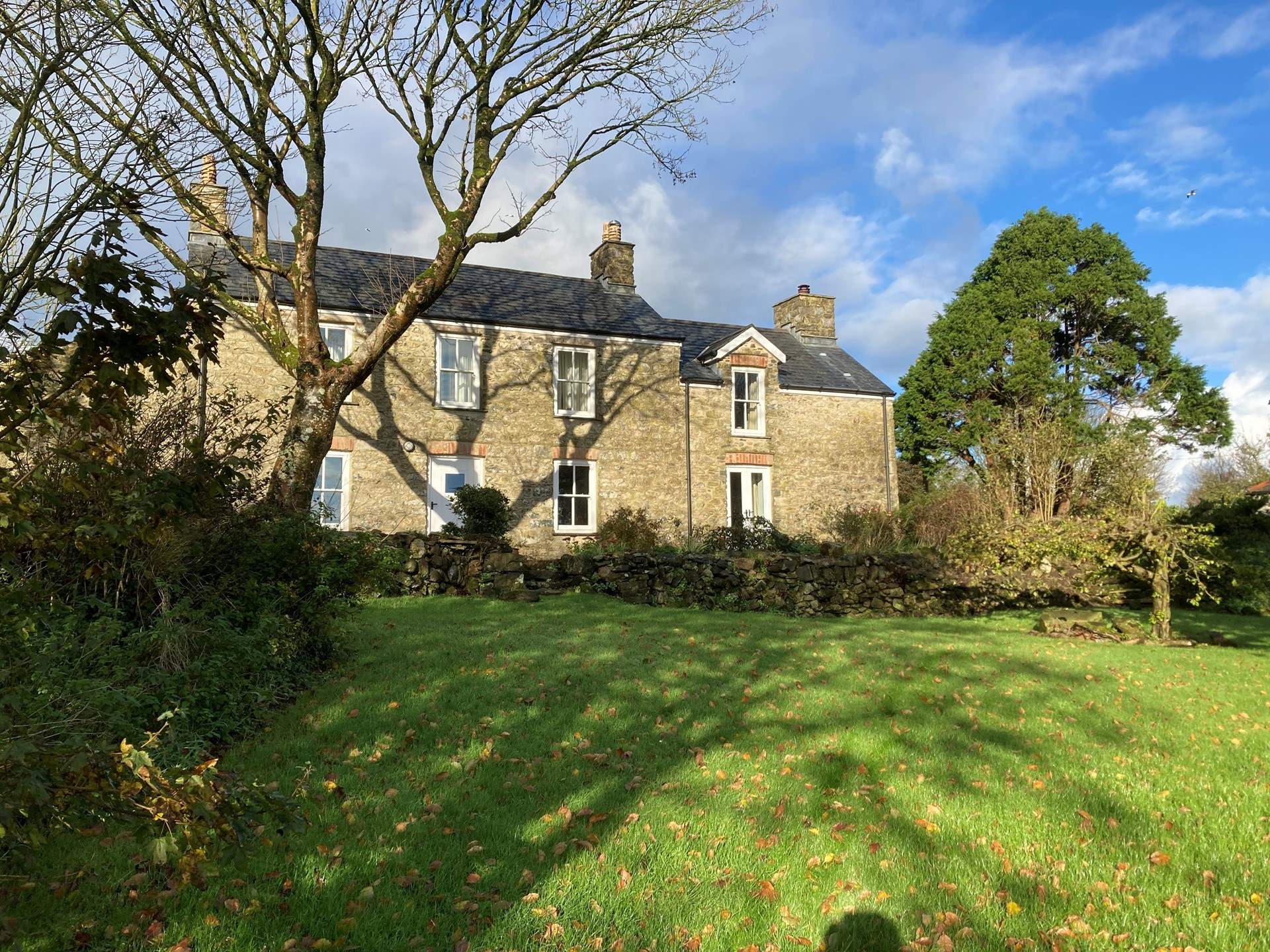 Choose Carngowil for a perfect stay. Lots of beaches and the coastal path nearby or relax and enjoy the idyllic gardens. 