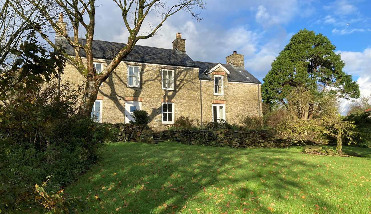 Choose Carngowil for a perfect stay. Lots of beaches and the coastal path nearby or relax and enjoy the idyllic gardens. 