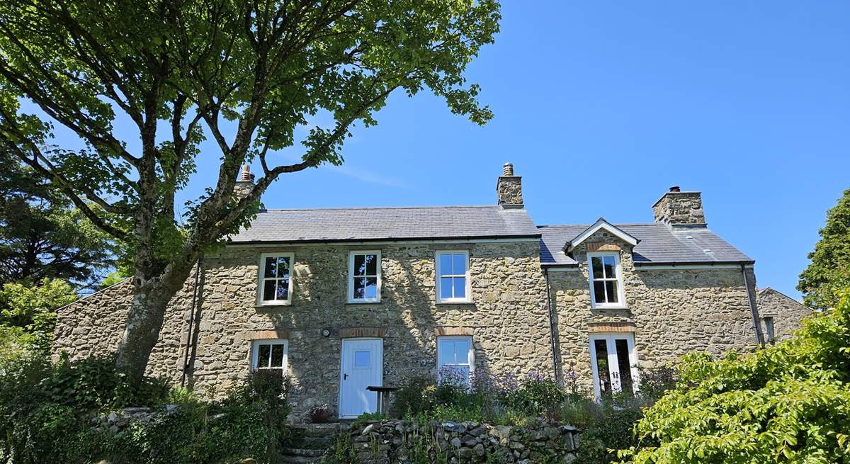 Carngowil is a stunning traditional farmhouse sitting in a spectacular corner of Pembrokeshire with far reaching enchanting views and near many gorgeous beaches. 