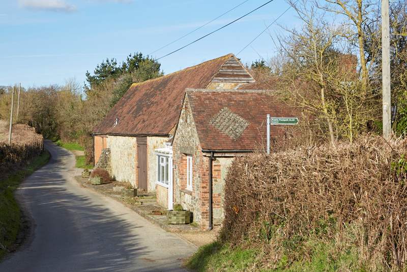 Blakesley Cottage can be found down a quiet country lane in Godshill where you can listen to the clip-clop of horses hooves as they walk past.