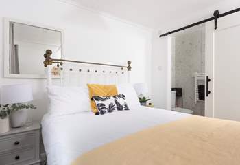 Simple and stylish bedroom 3 has an en suite shower-room.