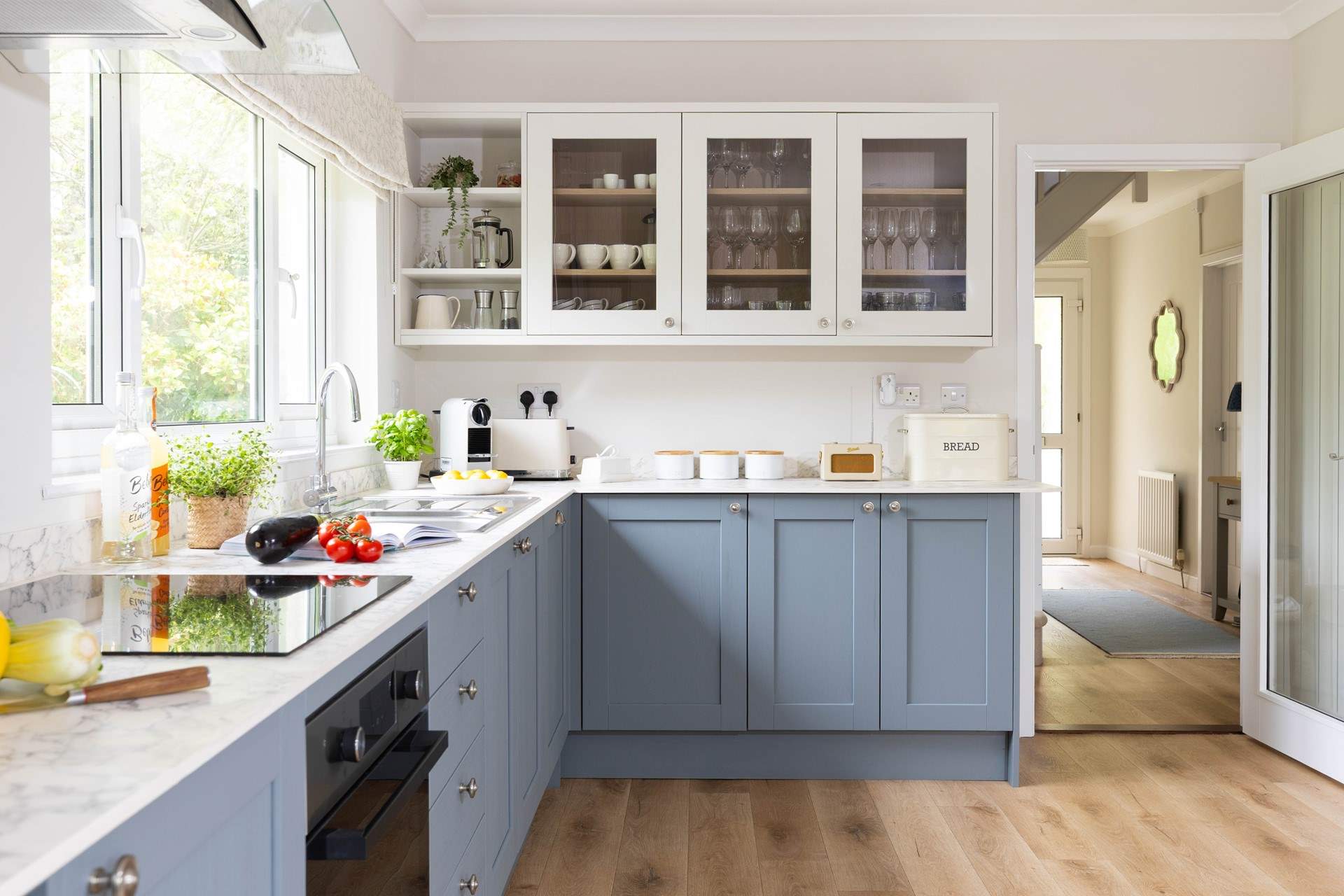 This delightful kitchen has all the equipment you'll need to create a culinary masterpiece. 