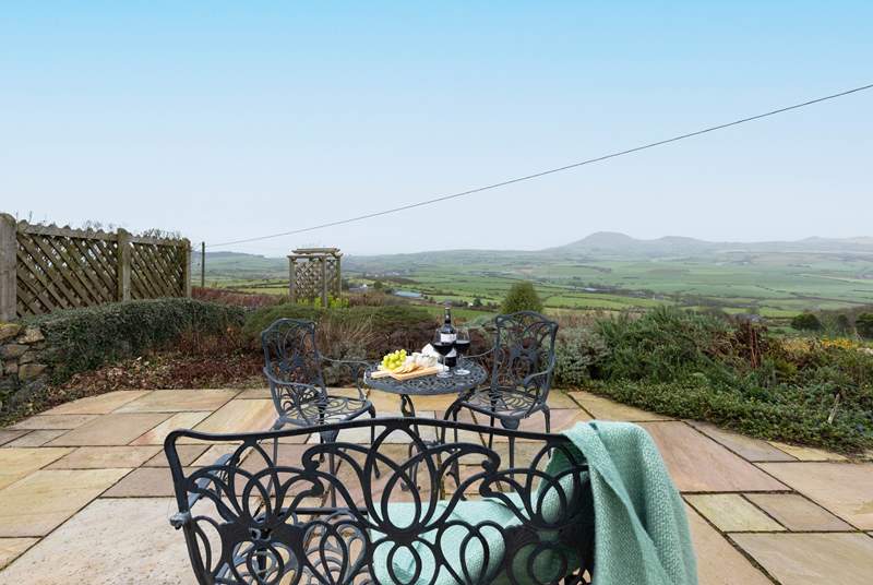 Sunny breakfasts with spectacular views. 