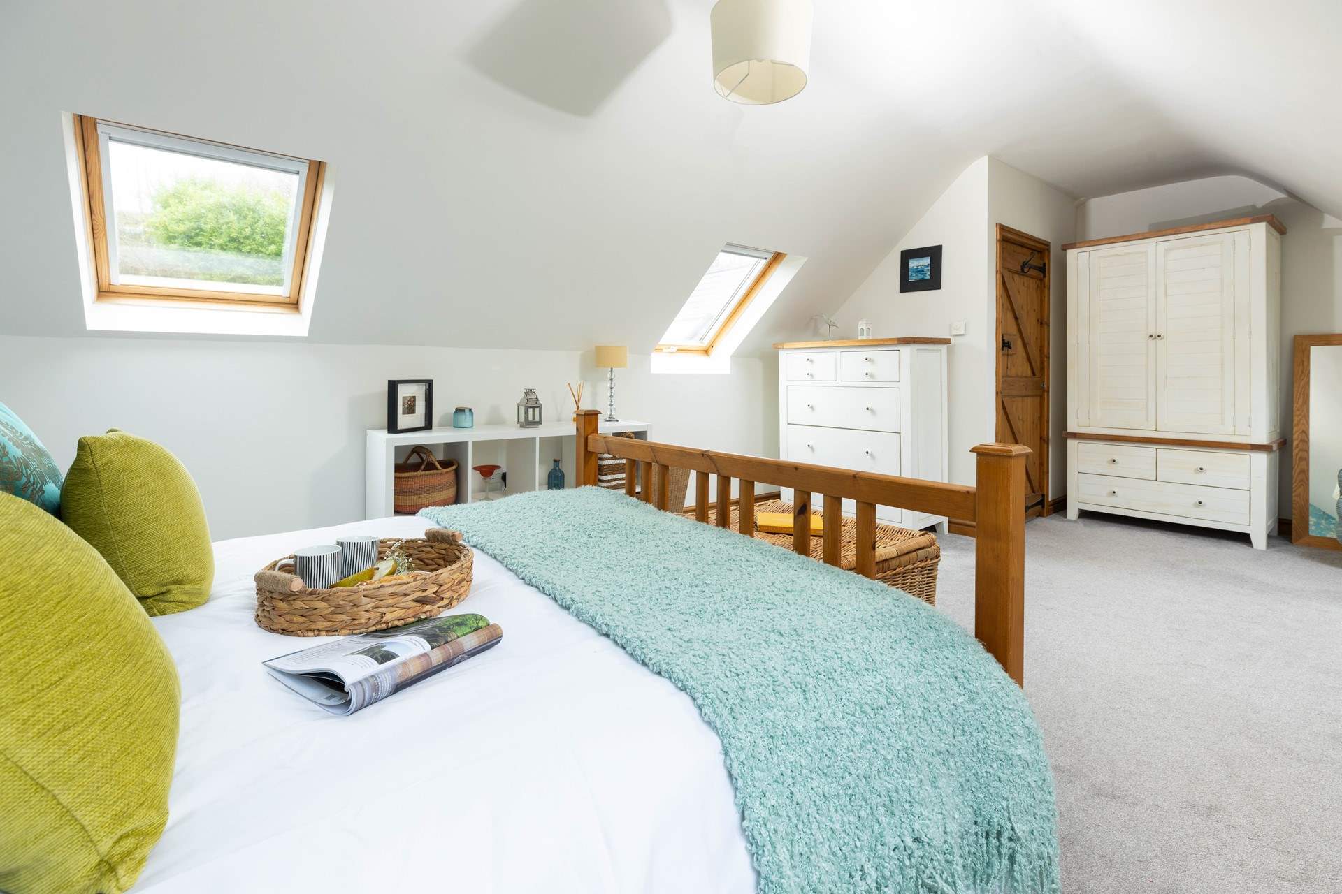 Light and airy double room. 