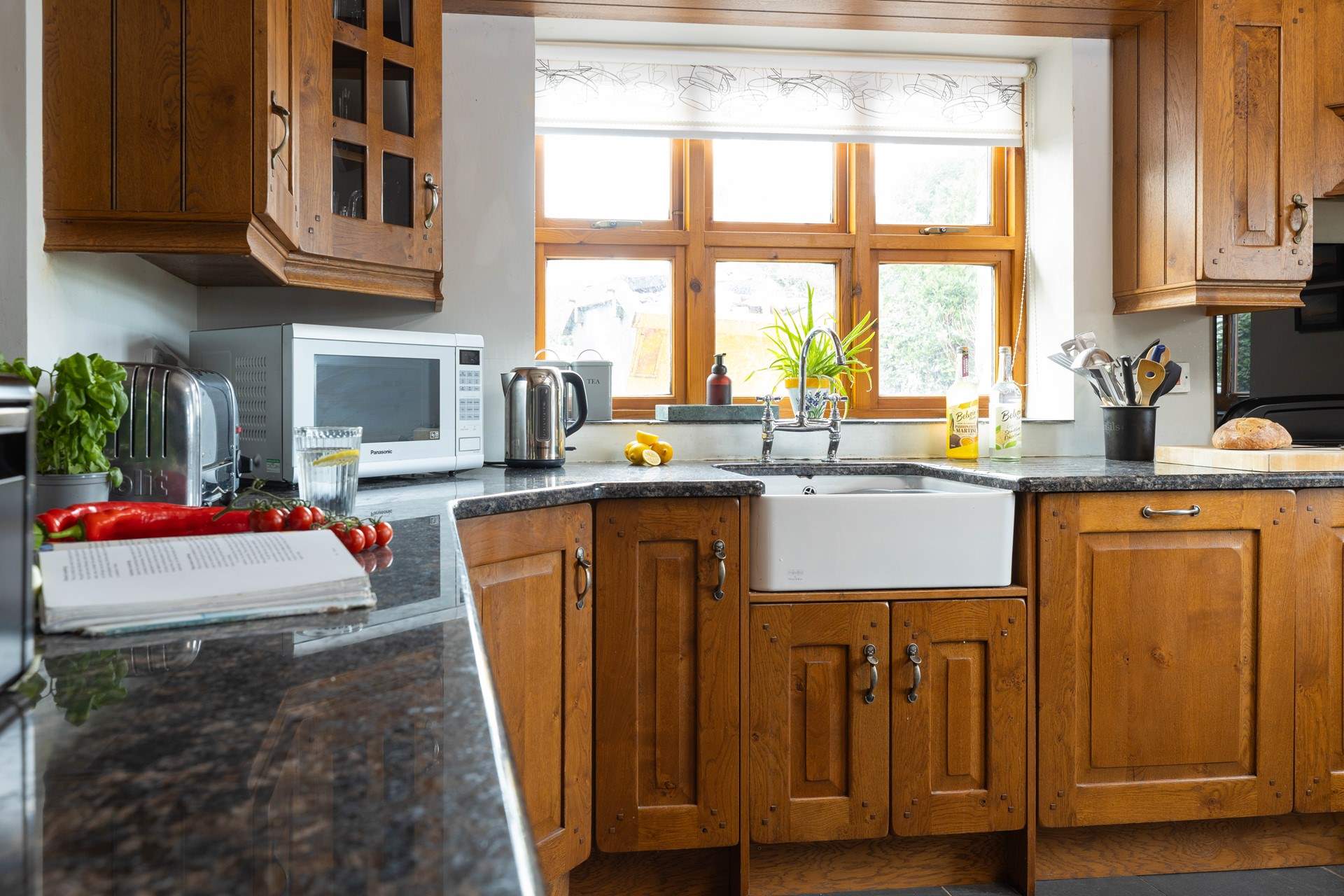 The cottage kitchen has everything a cook might need, why not try a new recipe using fresh local produce or baking a scrummy cake!