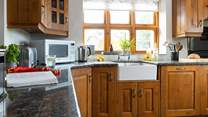 The cottage kitchen has everything a cook might need, why not try a new recipe using fresh local produce or baking a scrummy cake!