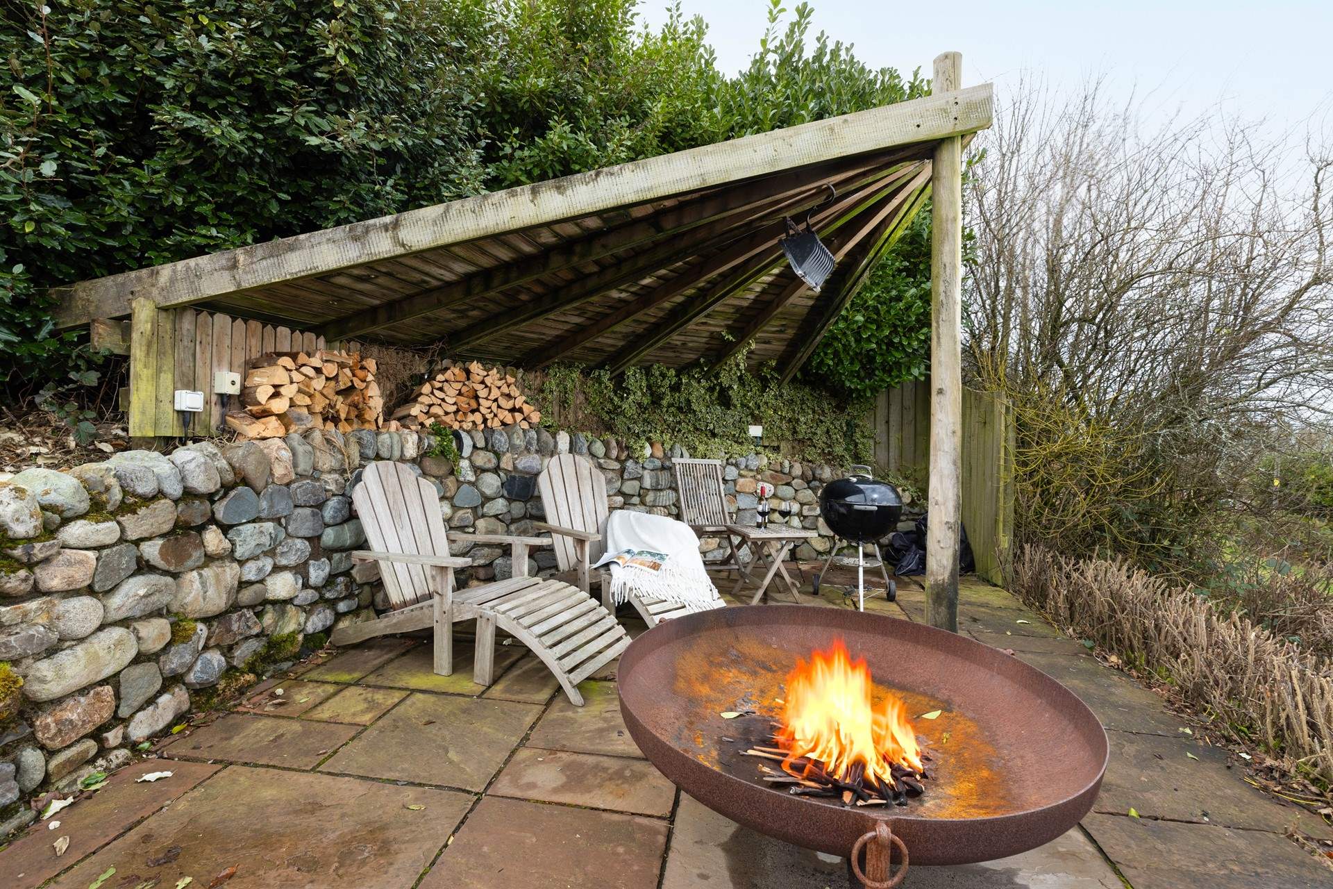 Enjoy the great outdoors, wrap up on a cool evening and enjoy the glow of the fire-pit whilst taking in the spectacular views.