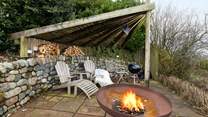 Enjoy the great outdoors, wrap up on a cool evening and enjoy the glow of the fire-pit whilst taking in the spectacular views.