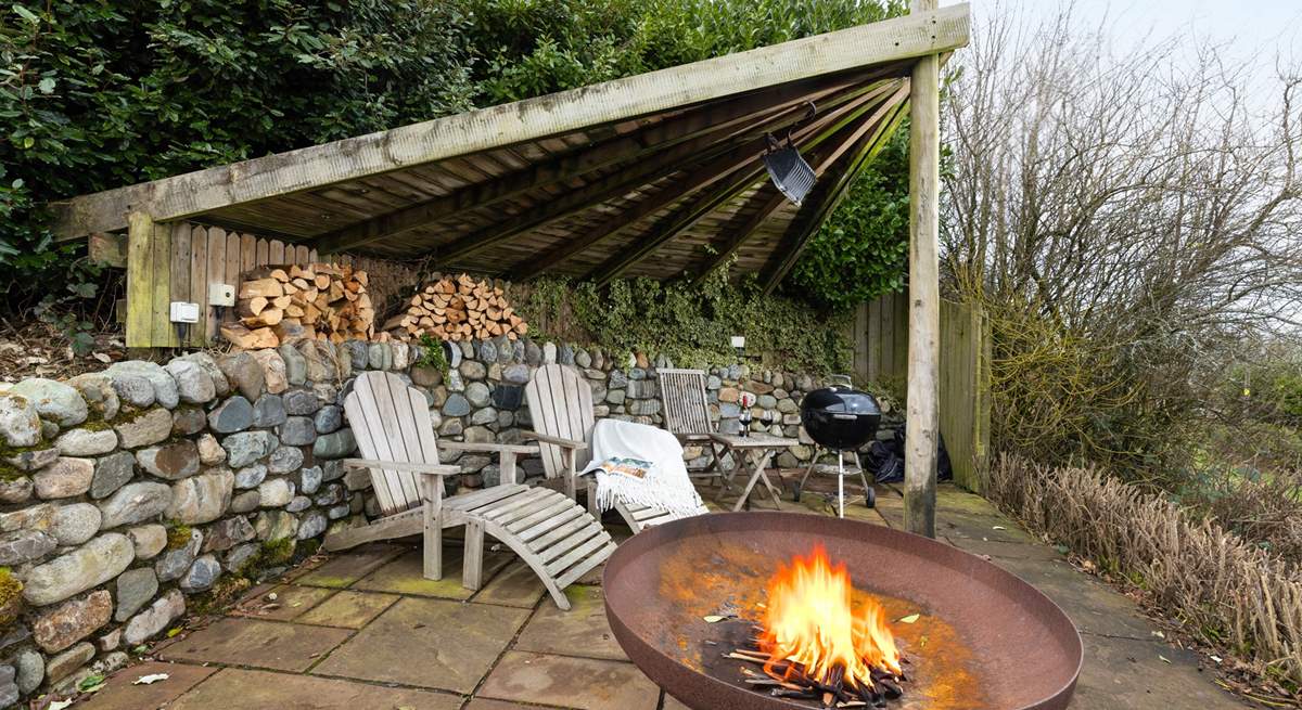 Enjoy the great outdoors, wrap up on a cool evening and enjoy the glow of the fire-pit whilst taking in the spectacular views.