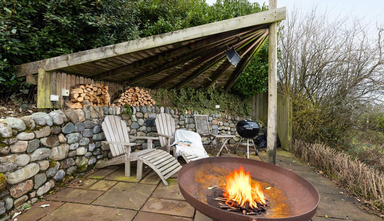 Enjoy the great outdoors, wrap up on a cool evening and enjoy the glow of the fire-pit whilst taking in the spectacular views.