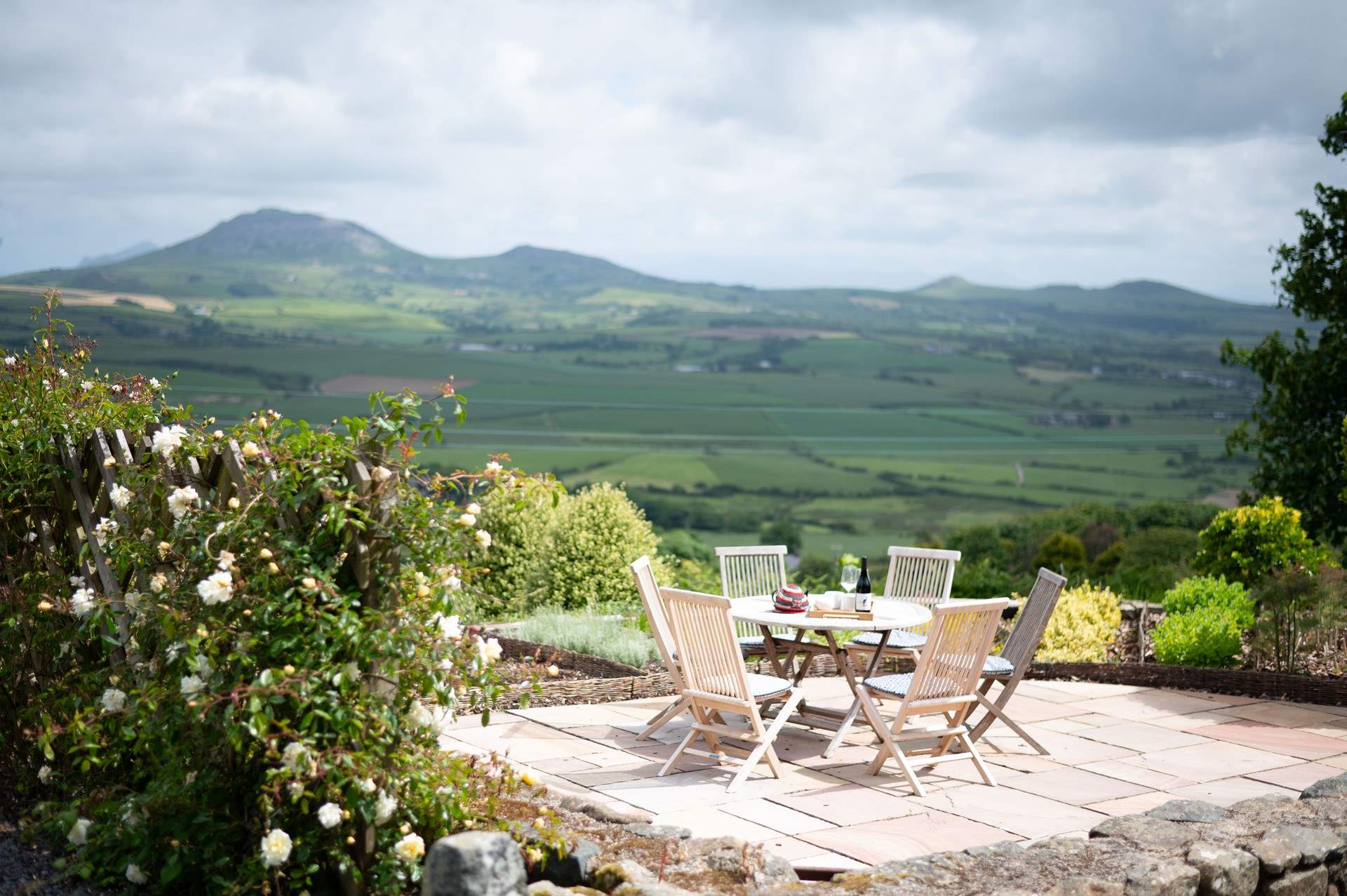 Perfect place for alfresco dining and star gazing. 