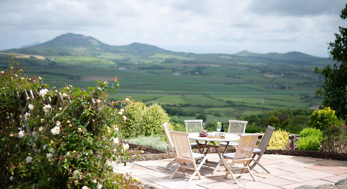 Perfect place for alfresco dining and star gazing. 