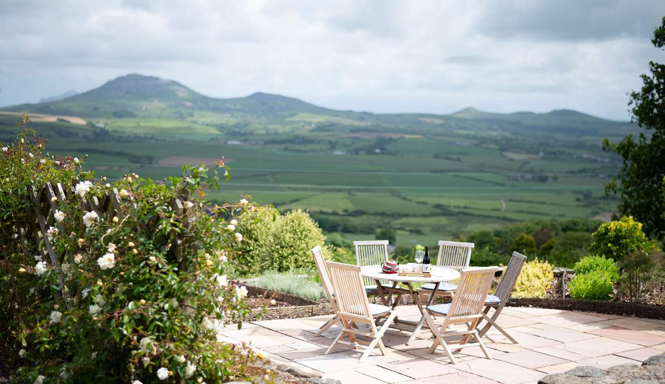 Perfect place for alfresco dining and star gazing. 