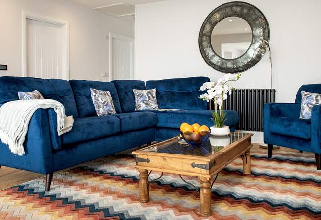 Beautifully presented, the colour palette throughout complements the coastal setting.