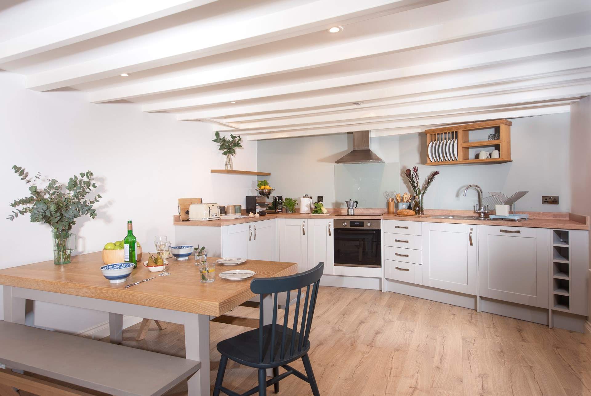 The open living-room is the main event, ideal for spending time together.