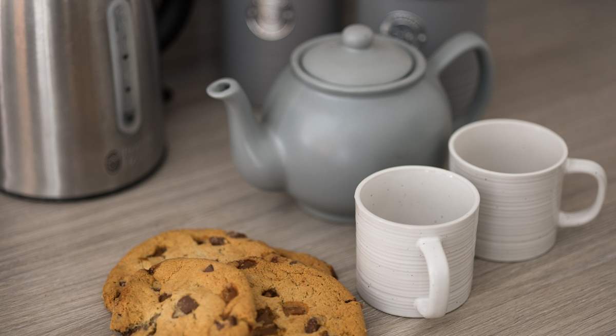 Tea and biscuits.