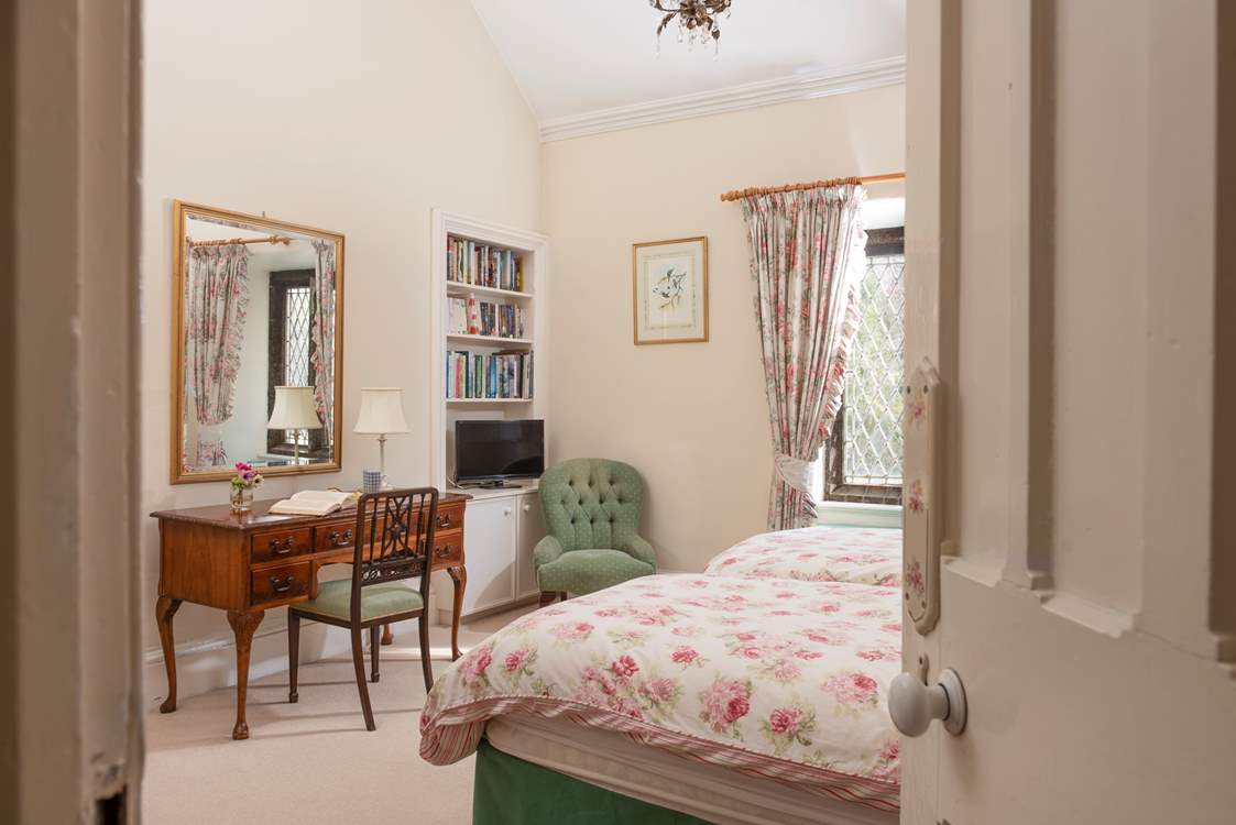 Take a peak into bedroom 4.