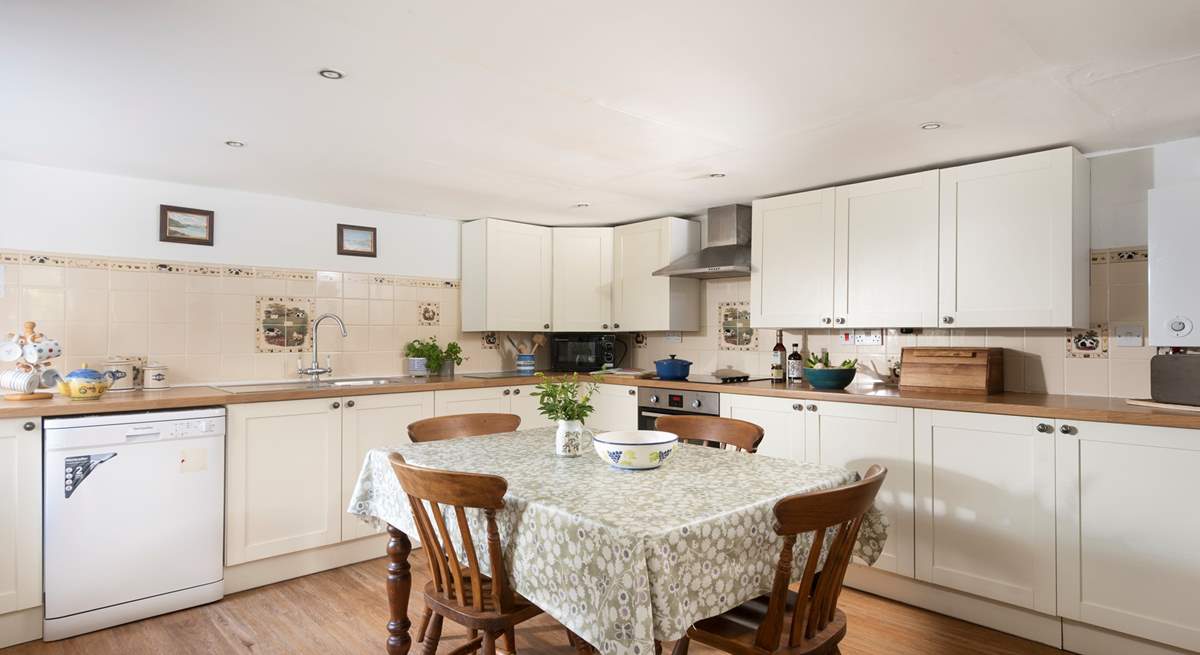 The delightful kitchen/breakfast-room.