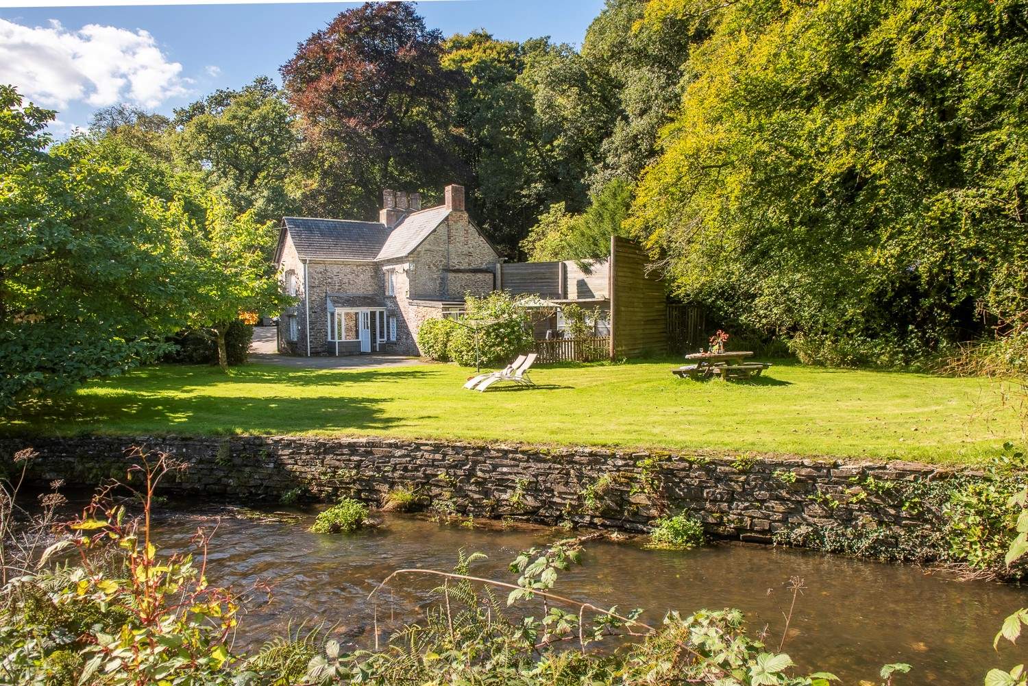 Welcome to Lamellen Lodge.