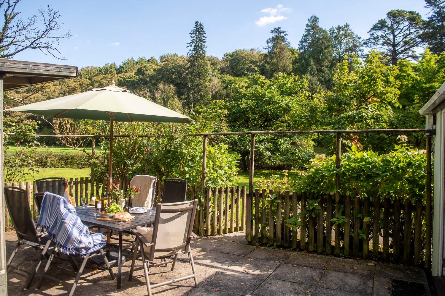 Dine alfresco style on the terrace.