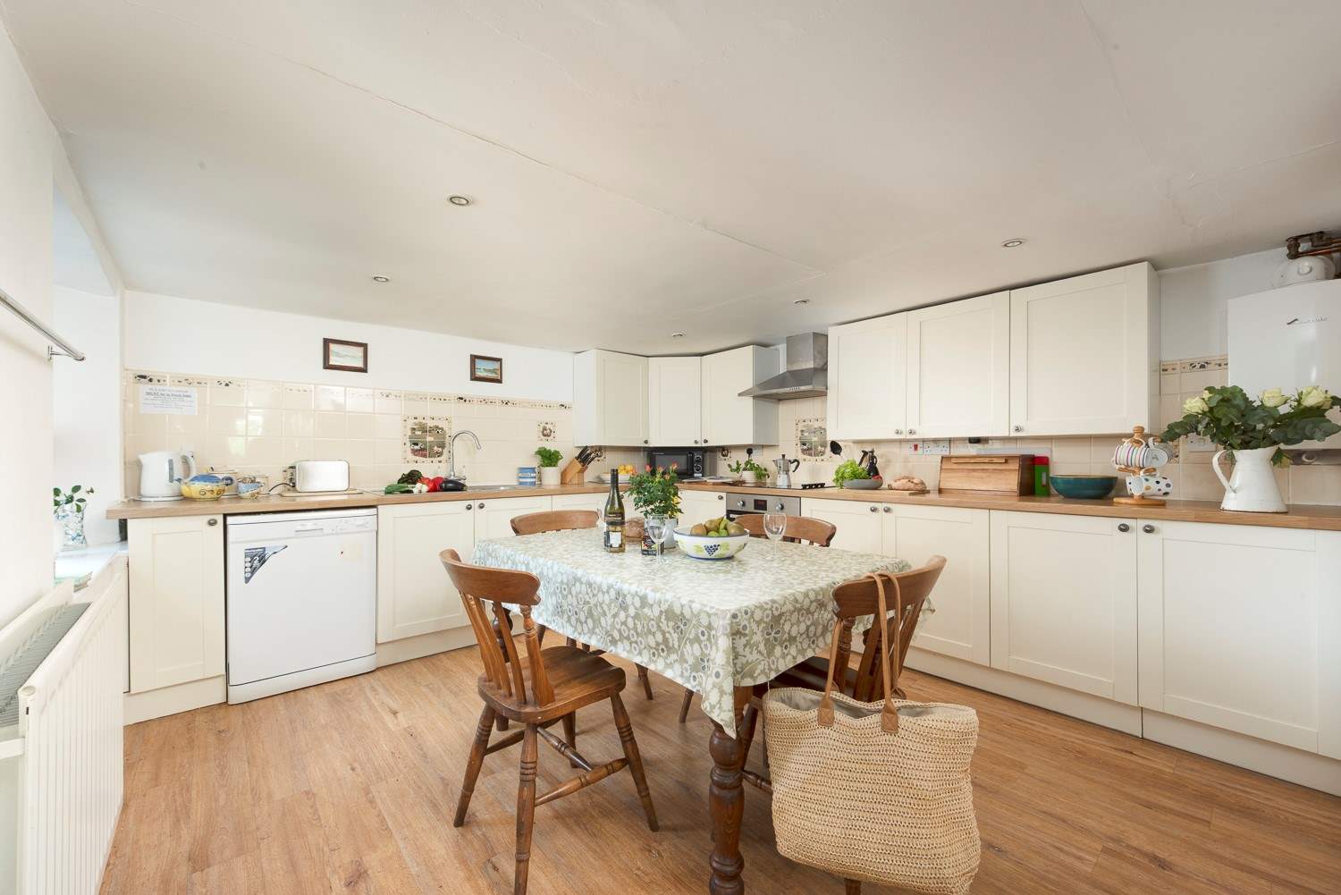 The charming kitchen-breakfast room.
