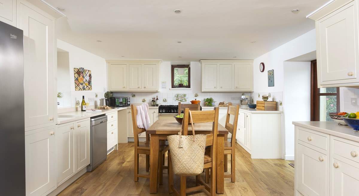 The kitchen table is the perfect spot when having a quick snack or to keep the chef company.