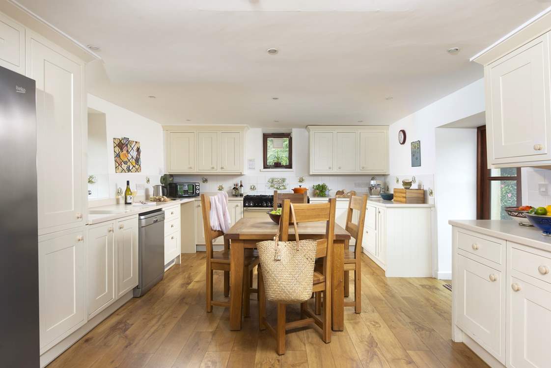 The kitchen table is the perfect spot when having a quick snack or to keep the chef company.