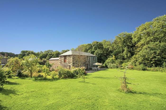 Kelly Green Mill is a 5 bedroom, dog friendly cottage near Port Isaac, North Cornwall.