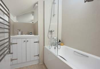 Enjoy leisurely holiday soaks or a quick freshen-up shower.