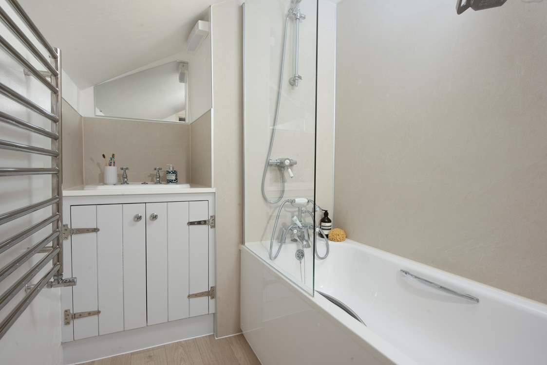 Enjoy leisurely holiday soaks or a quick freshen-up shower.