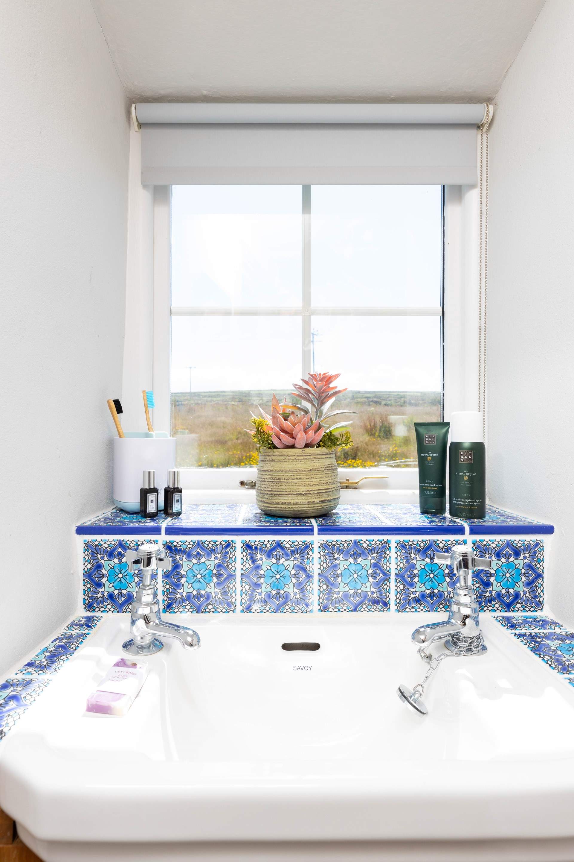 How lucky are you, with this view to admire whilst brushing your teeth.