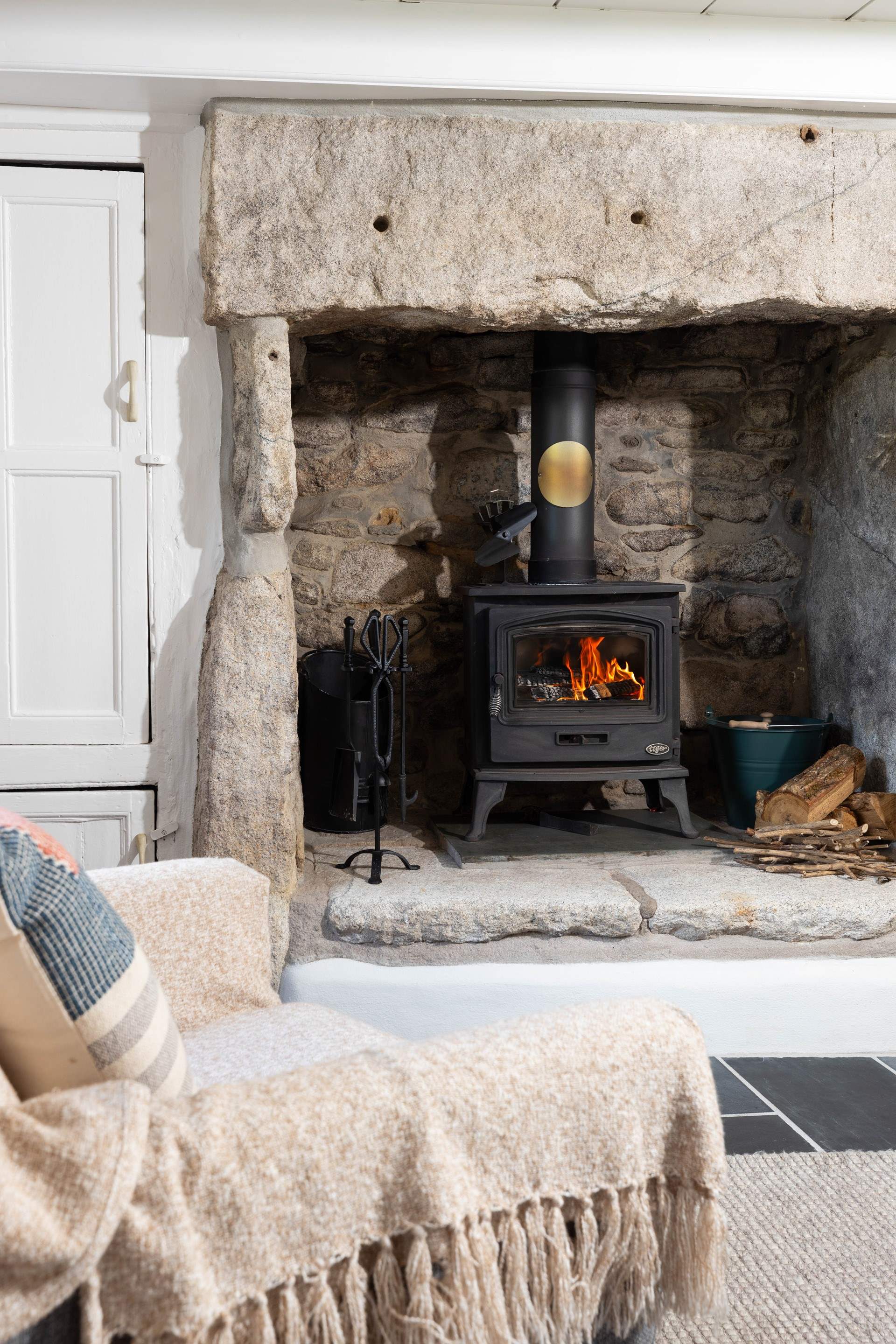 Sit back and relax in this traditional Cornish Cottage.