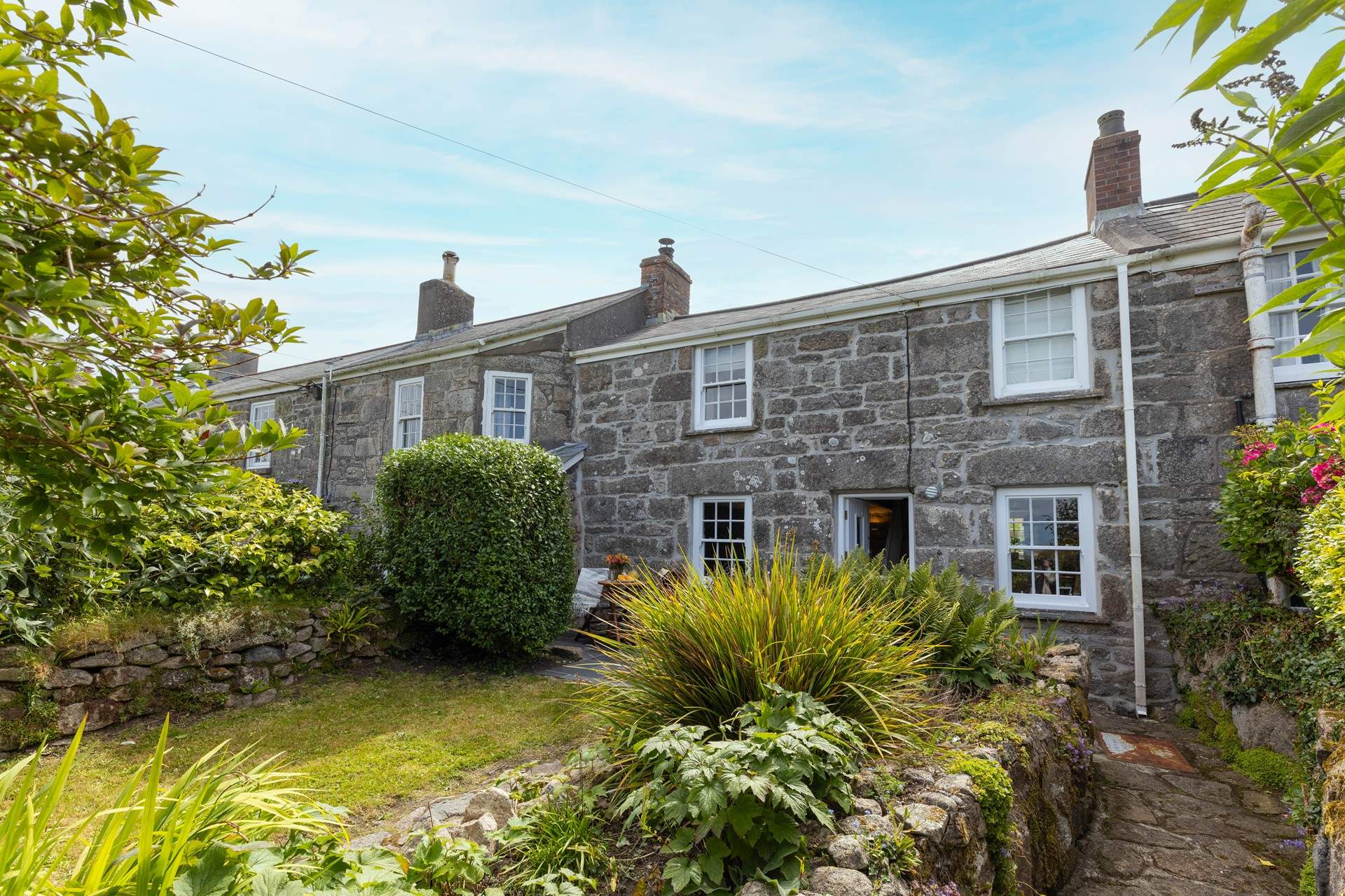 Tinners is nestled in a row of listed Cornish cottages.