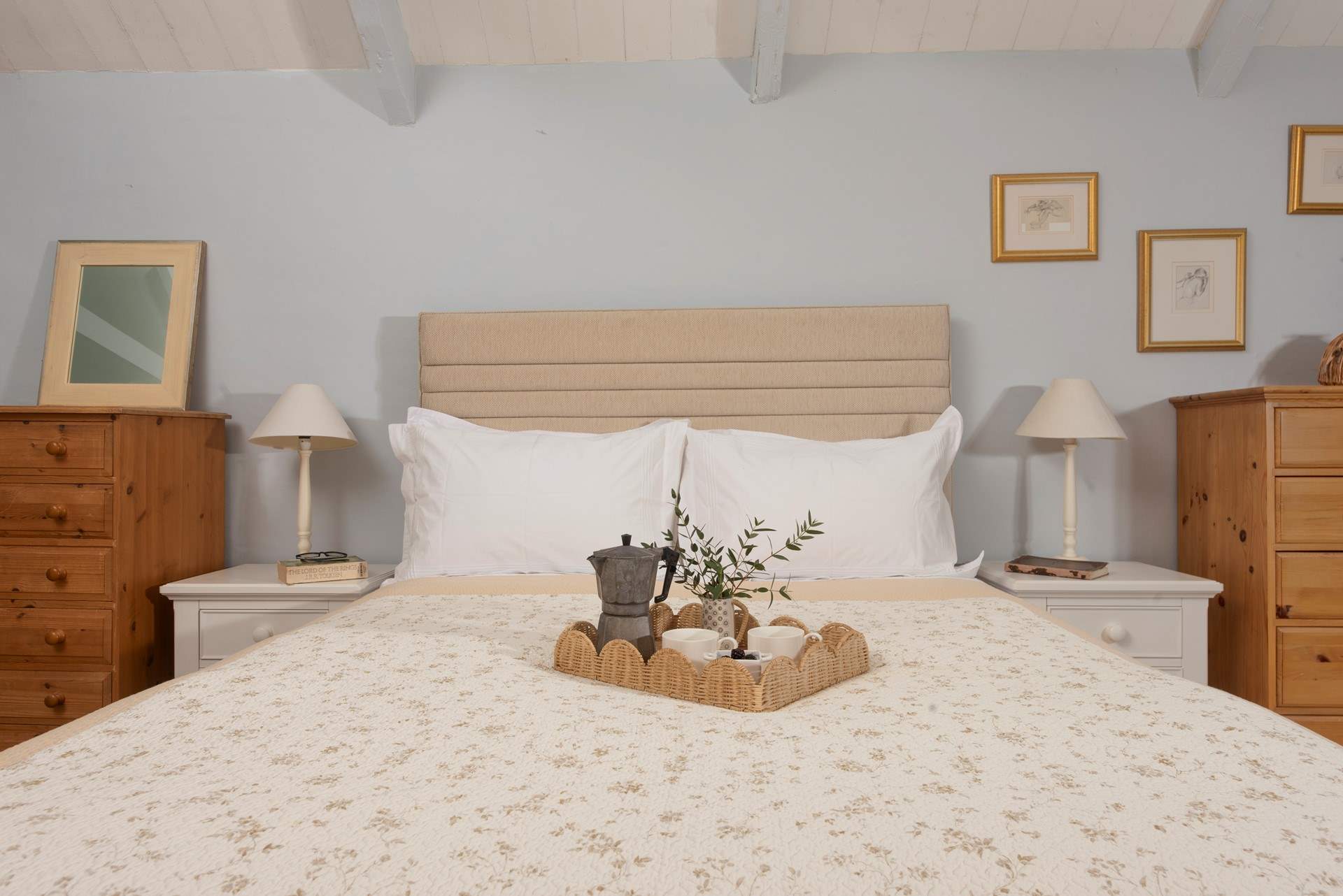 Have a leisurely lie in and enjoy pastries and coffee in bed. 