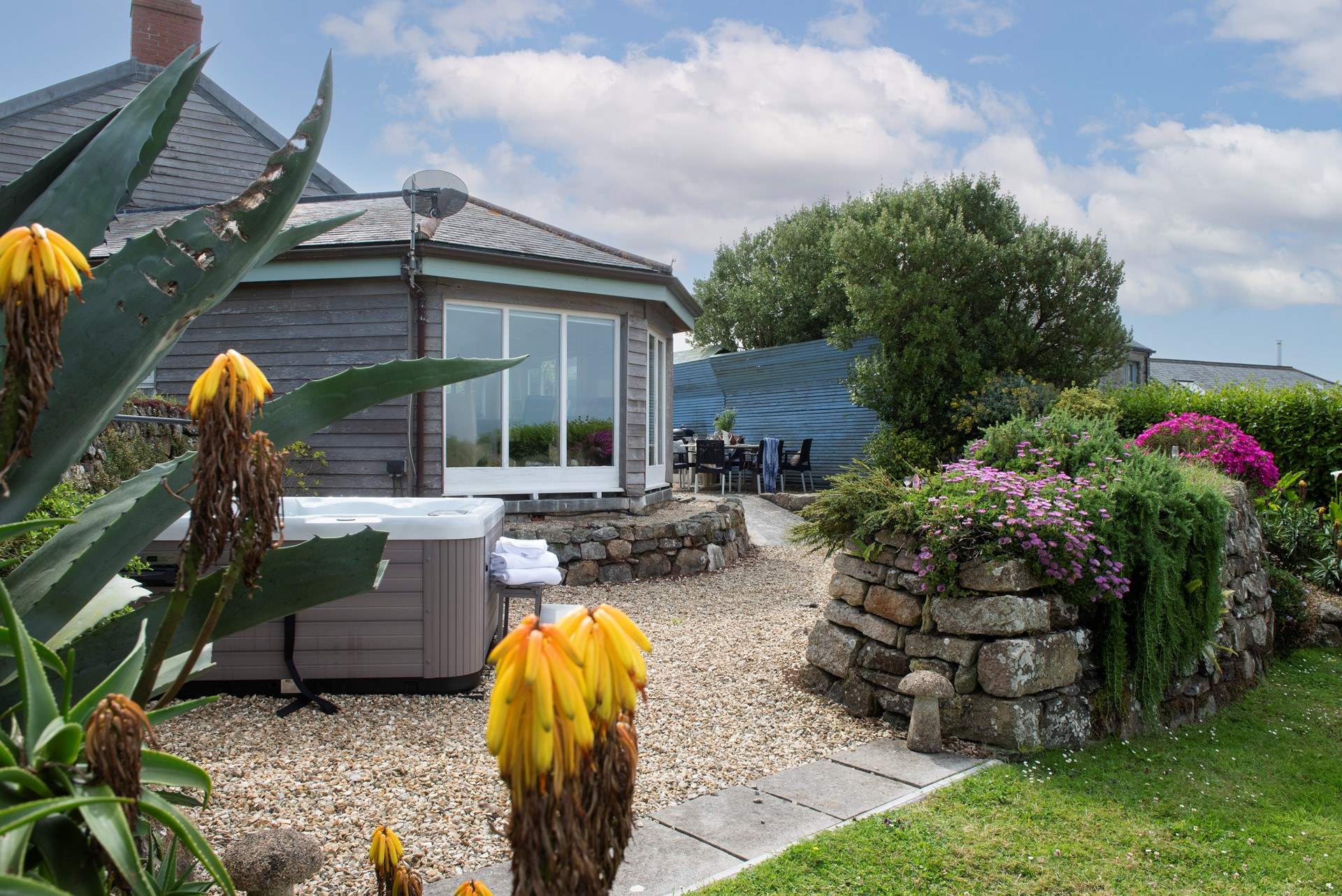 Set in extensive grounds which you are welcome to enjoy, Trebarvah Farmhouse is a beautiful hideaway.