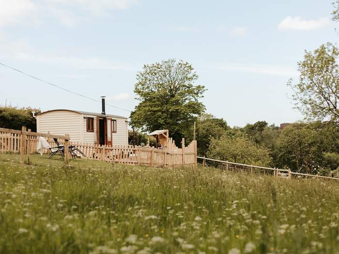 Wootton Secret Hut, Sleeps 2 in South Molton