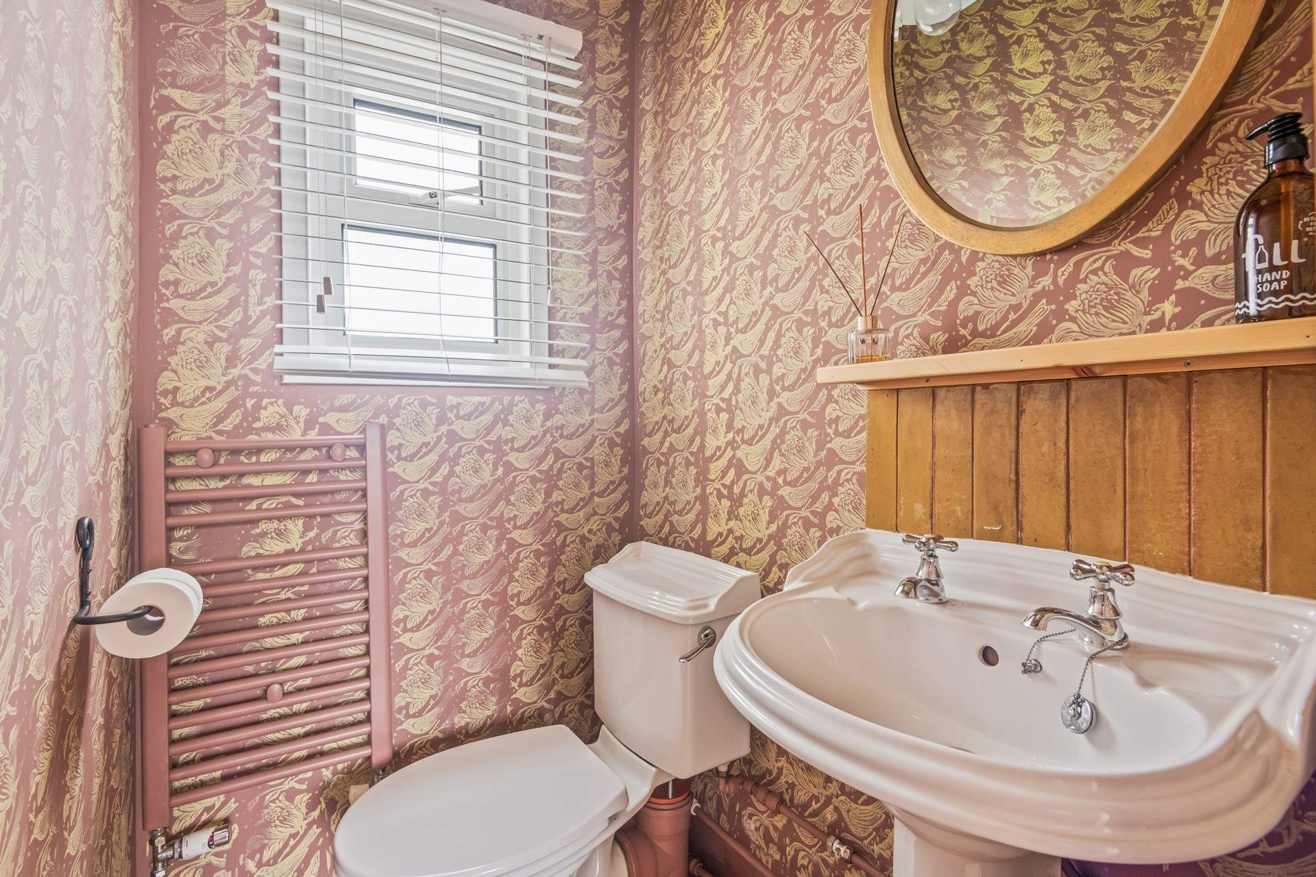 Even the downstairs WC is beautifully decorated.