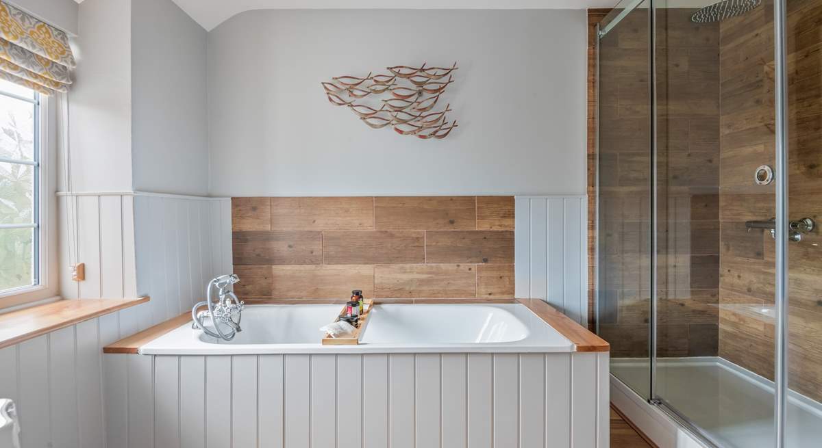 What a beautiful tub in Bedroom two's en suite.