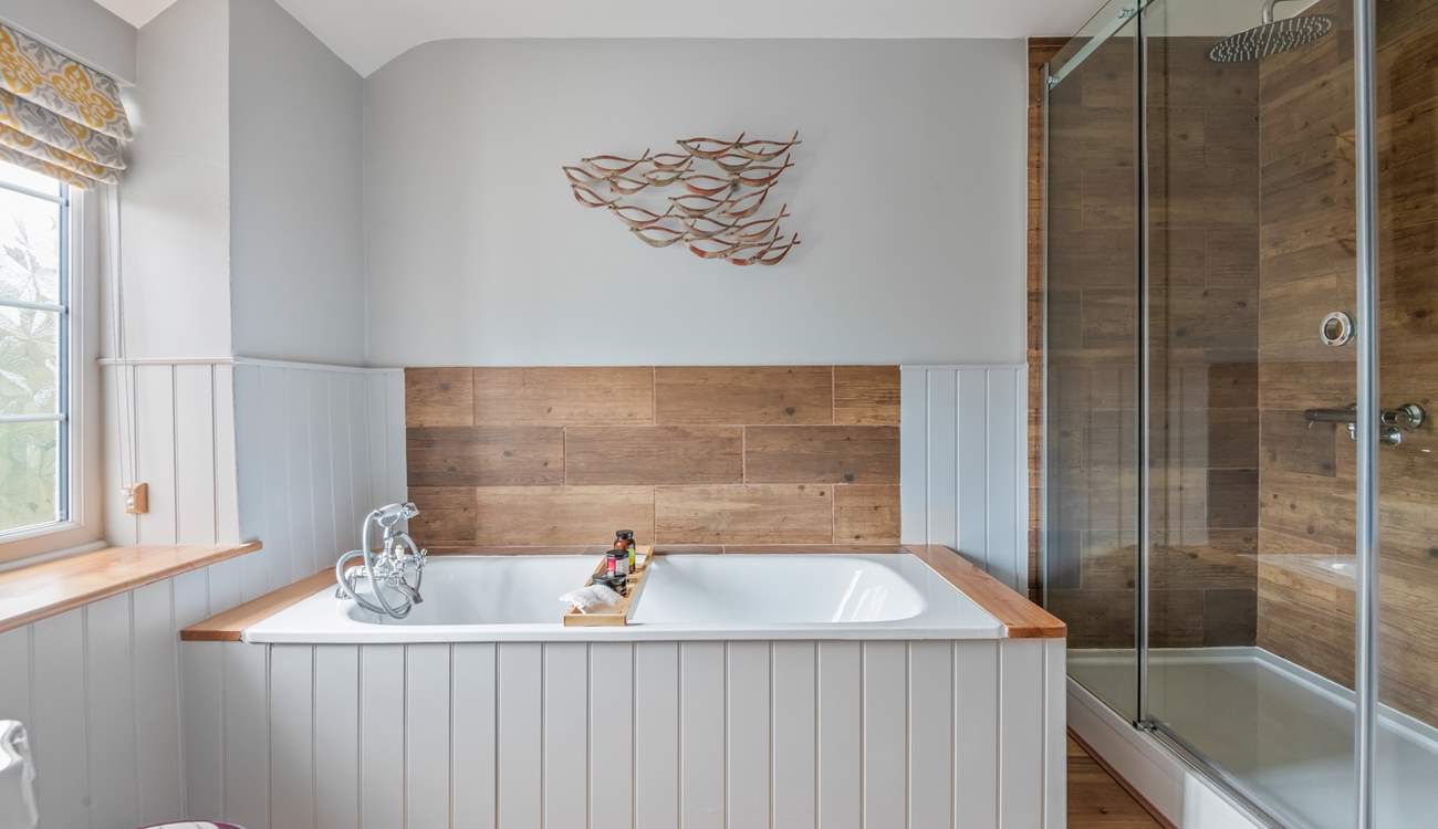 What a beautiful tub in Bedroom two's en suite.