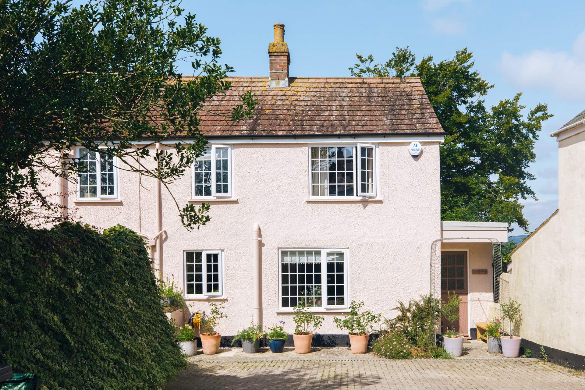 Welcome to the super cute Orchard Lee Cottage.