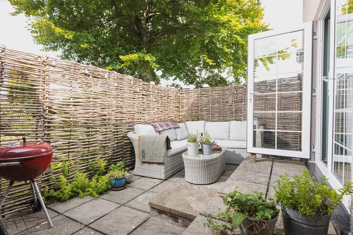 Your fully enclosed patio-area is equipped with barbecue. Please take care as you step down from the patio doors into the outside patio space.