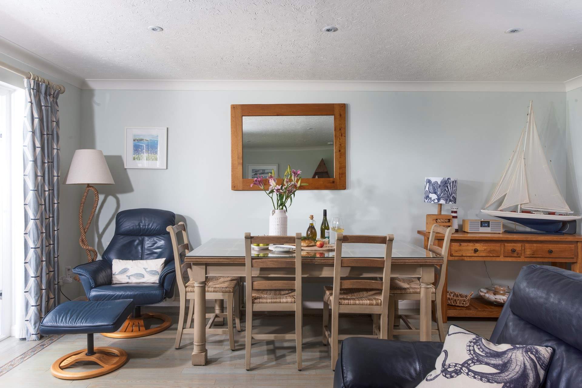 There is ample seating for six guests. 