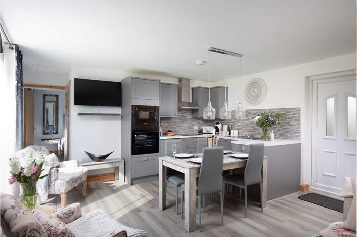 Darjeeling Lodge,Sleeps 4 + cot, 4.5 miles W of Rye