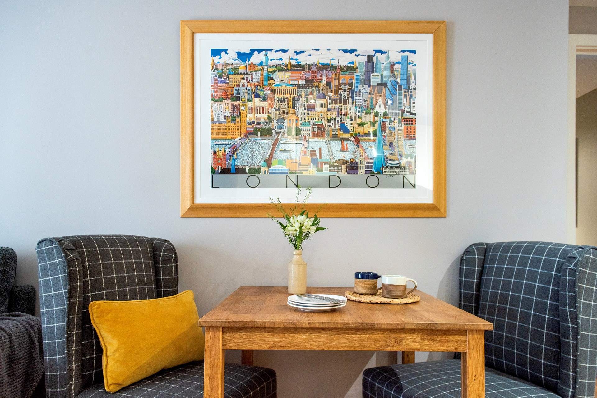 There's a dining-table should you want to eat in, but with such a great choice of places to eat and drink in Fowey, we don't think you will be using it that much.