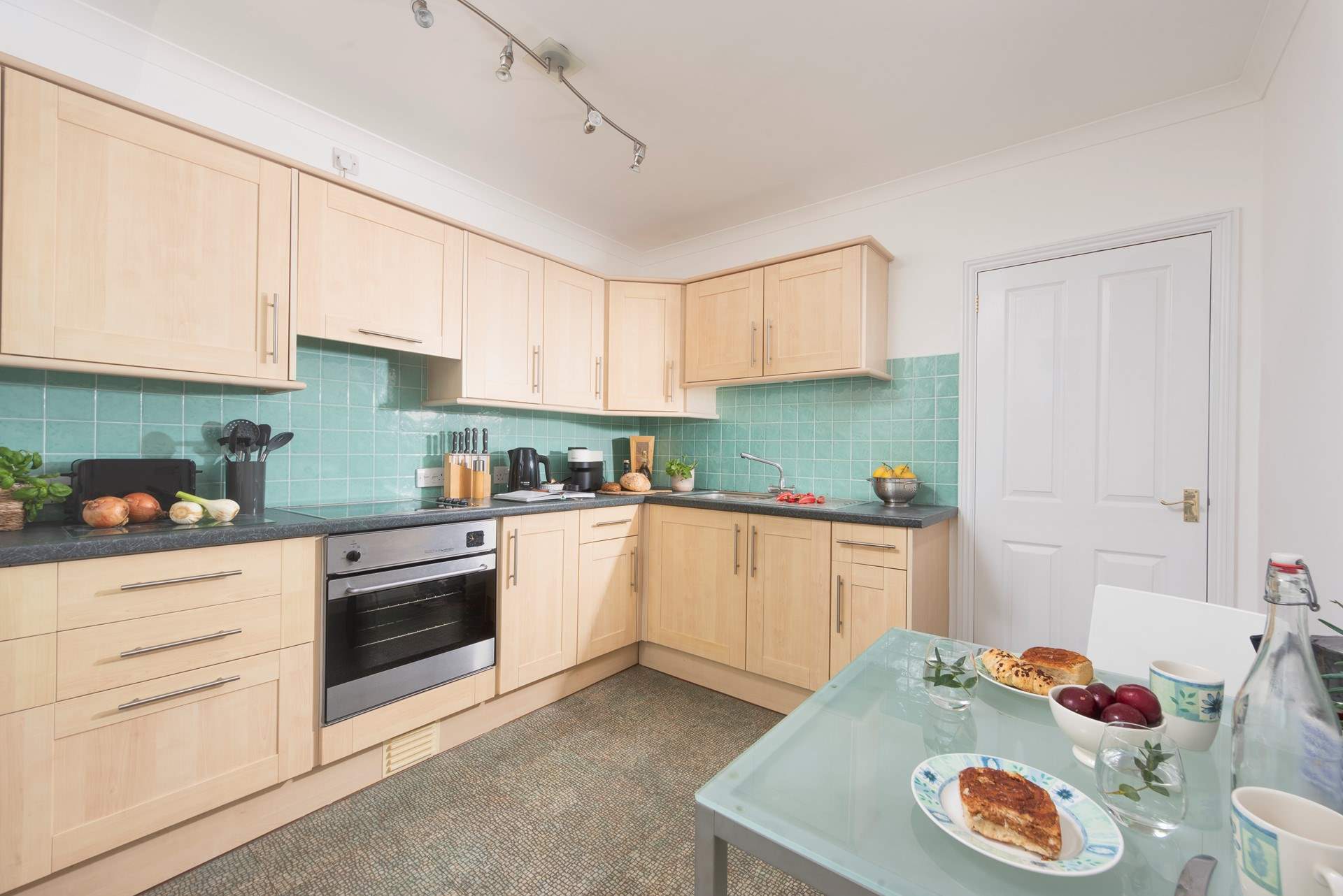 The sweet little dining-area.