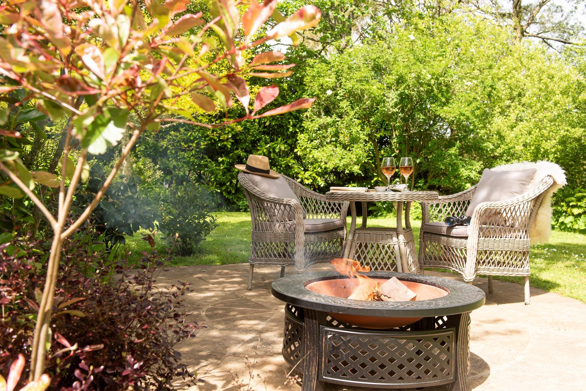Enjoy some al fresco dining on the fire pit which doubles up as a barbecue.