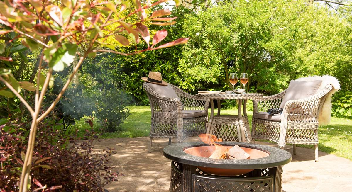 Enjoy some al fresco dining on the fire pit which doubles up as a barbecue.