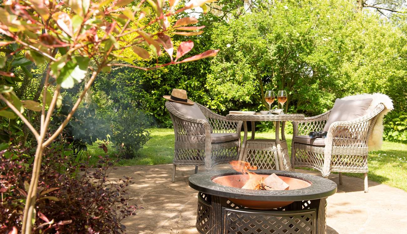 Enjoy some al fresco dining on the fire pit which doubles up as a barbecue.