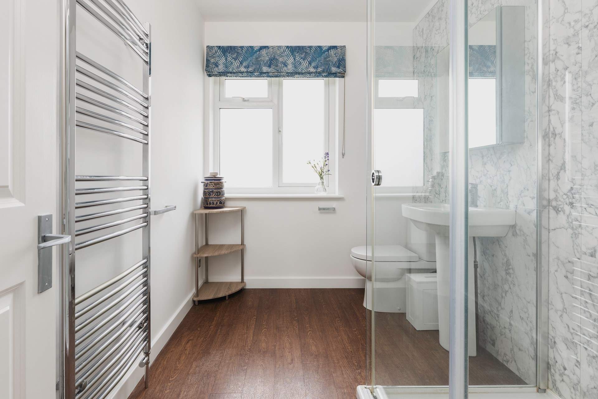 The en suite shower-room.